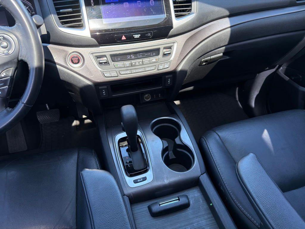 Thumbnail: 2017 Honda Pilot - 16