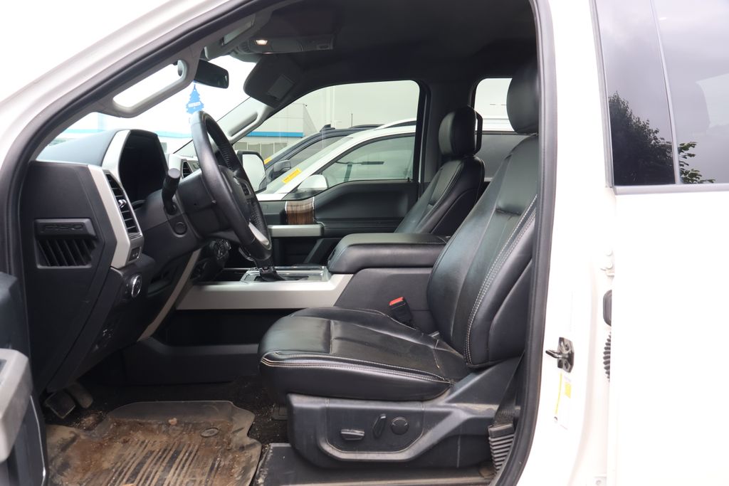 2019 Ford F-150 Lariat 12