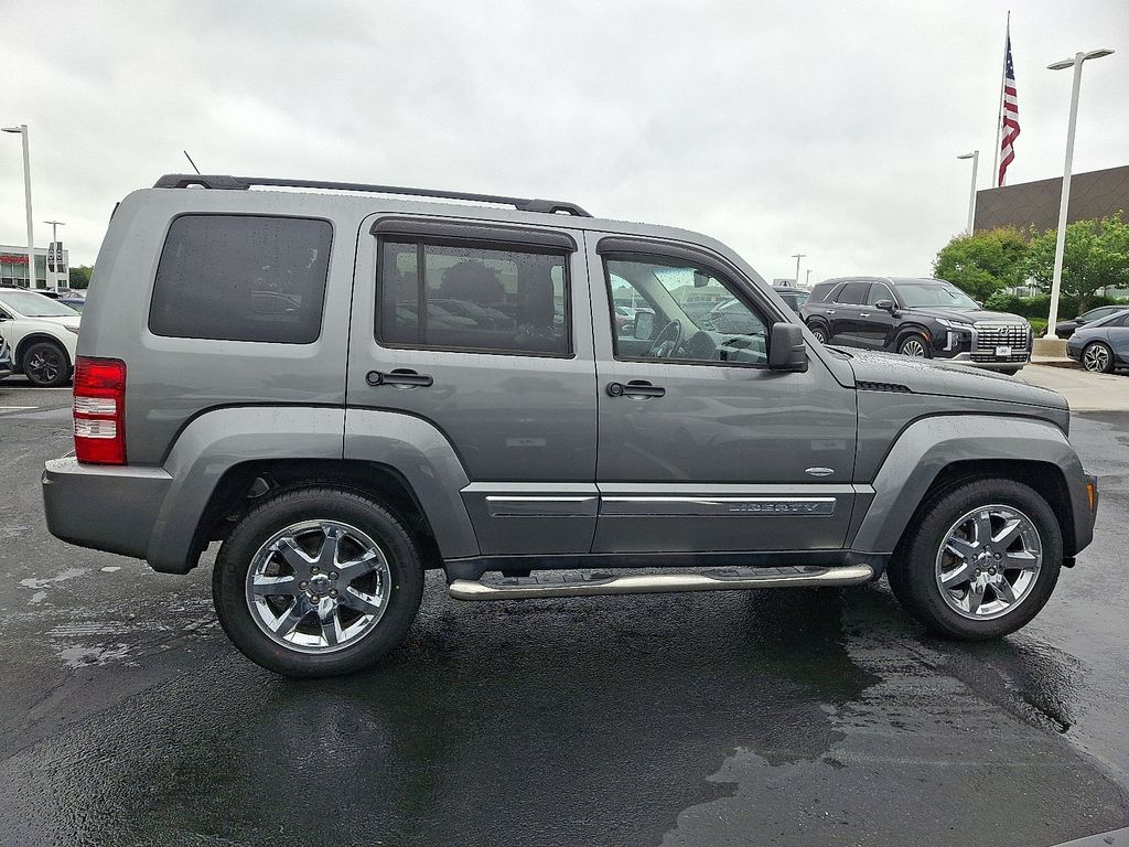 2012 Jeep Liberty Sport 8