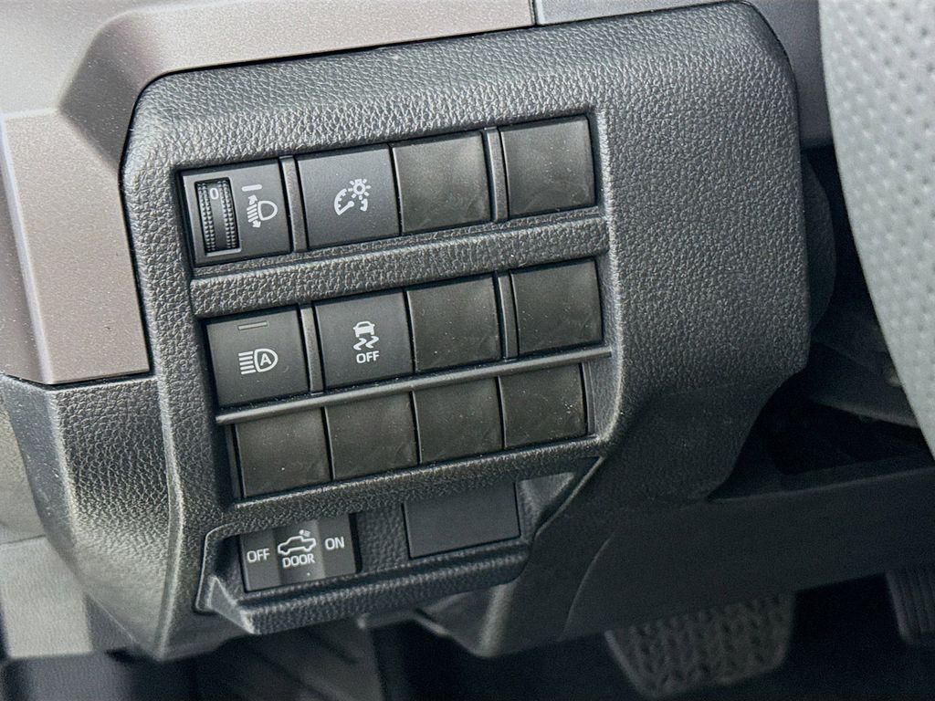 2025 Toyota Tacoma SR5 - Photo 13