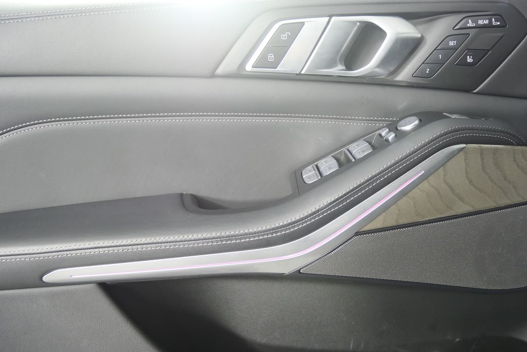 Thumbnail: 2023 BMW X7 - 9