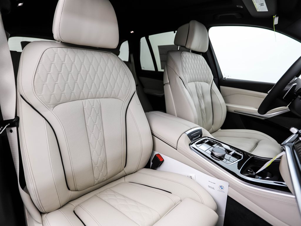 Thumbnail: 2026 BMW X5 - 32