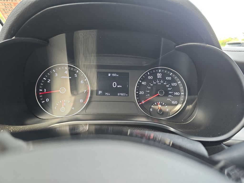 Used 2021 White Kia LXS image 18