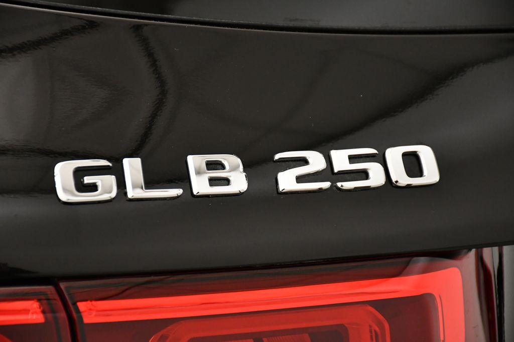 Thumbnail: 2021 Mercedes-Benz GLB - 9