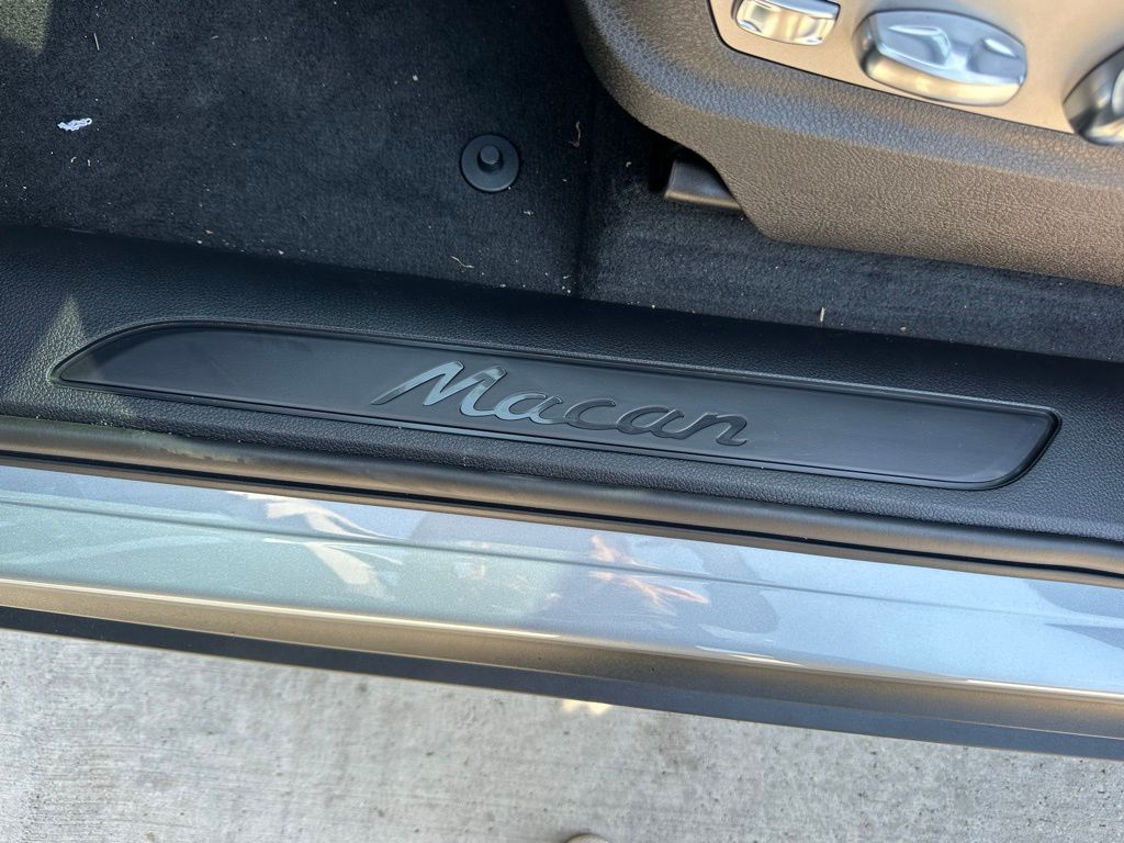 Thumbnail: 2026 Porsche Macan - 23