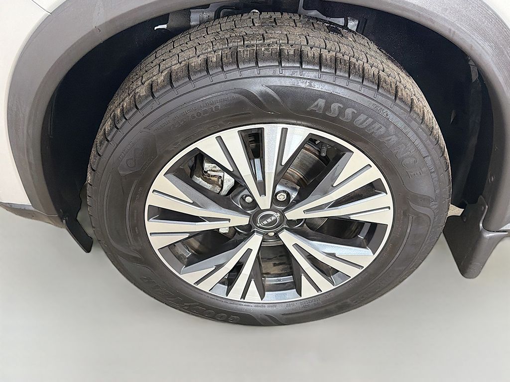 Used 2023 Silver Nissan SV image 17