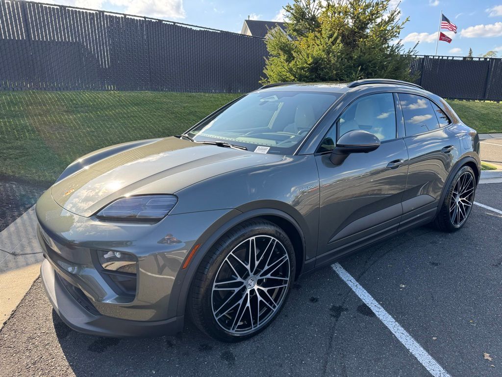 2024 Porsche Macan T Hero Image