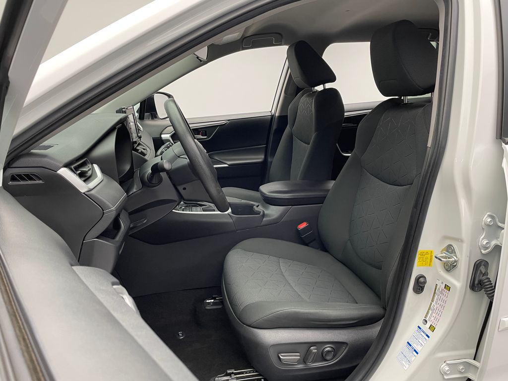 2022 Toyota RAV4 XLE 13