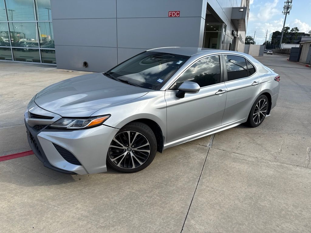 Celestial Silver Metallic 2018 Toyota Camry Sedan Front-Wheel Drive 8-Speed Automatic