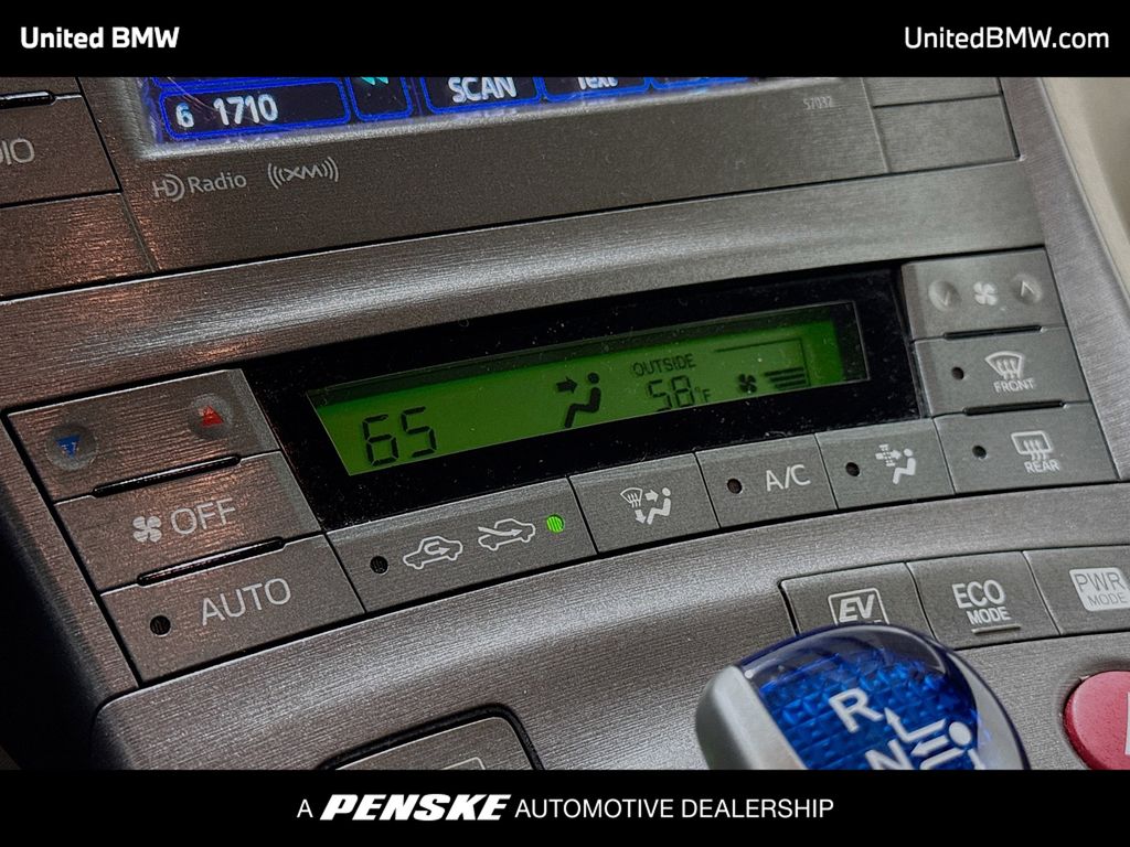 Thumbnail: 2014 Toyota Prius - 10