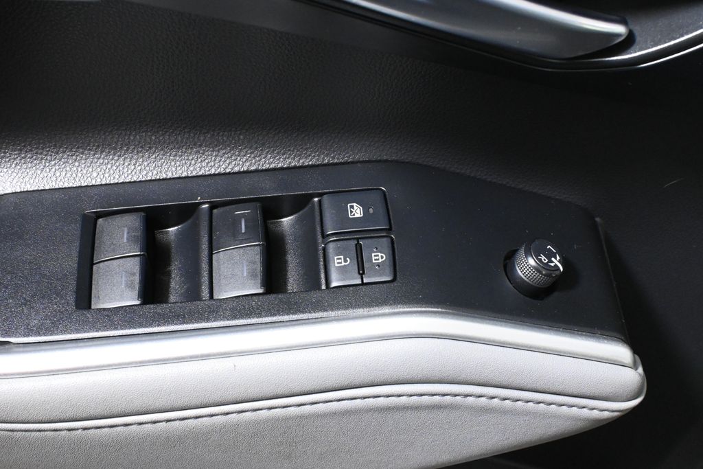 Thumbnail: 2021 Toyota Highlander - 31