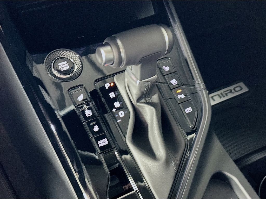 2025 Kia Niro SX Touring