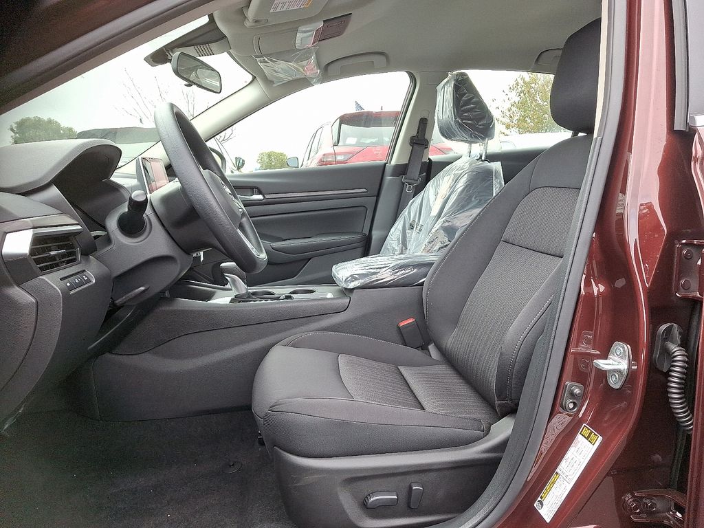 Thumbnail: 2025 Nissan Altima - 5