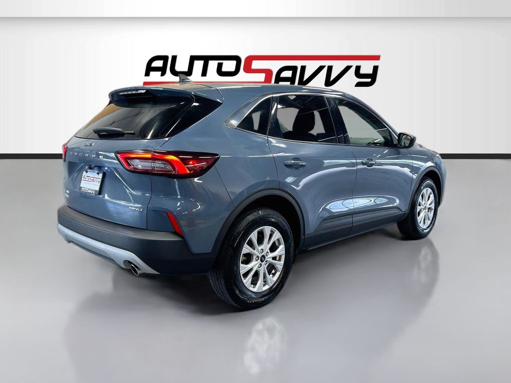 Used 2023 Vapor Blue Ford Active image 7