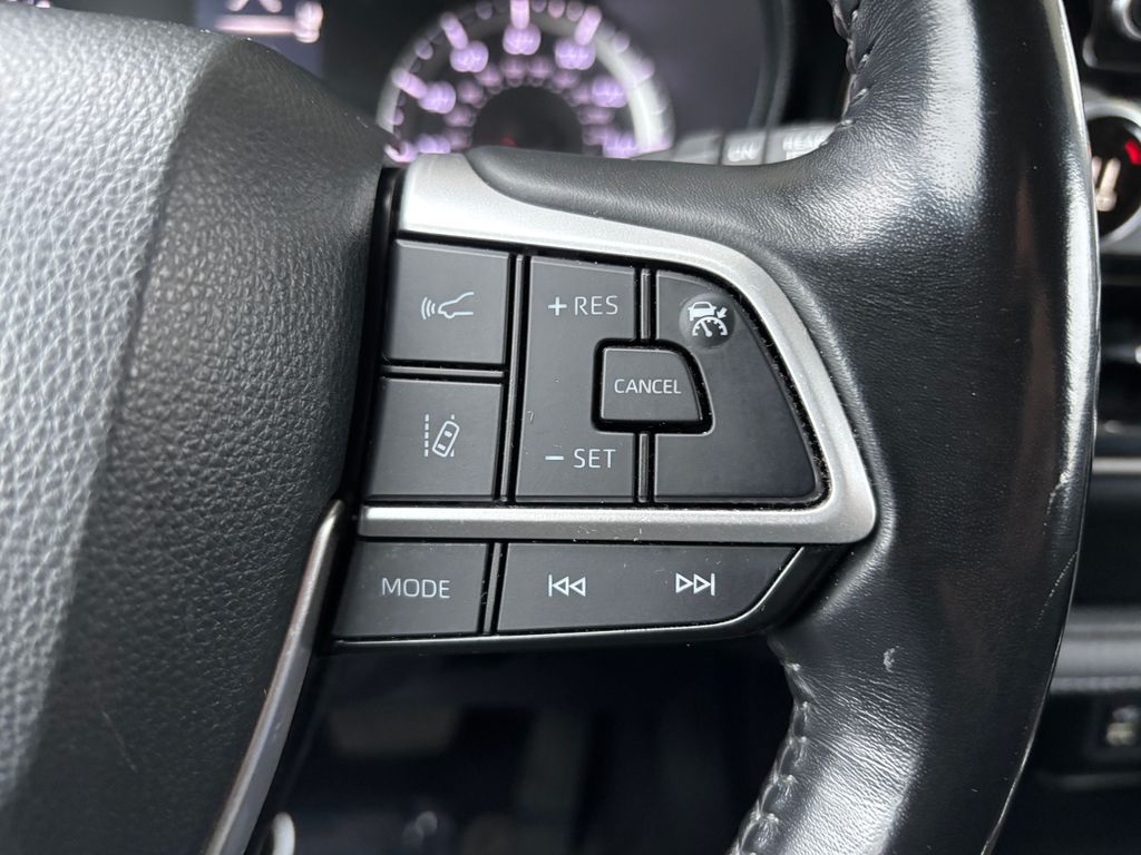 Thumbnail: 2022 Toyota Highlander - 12