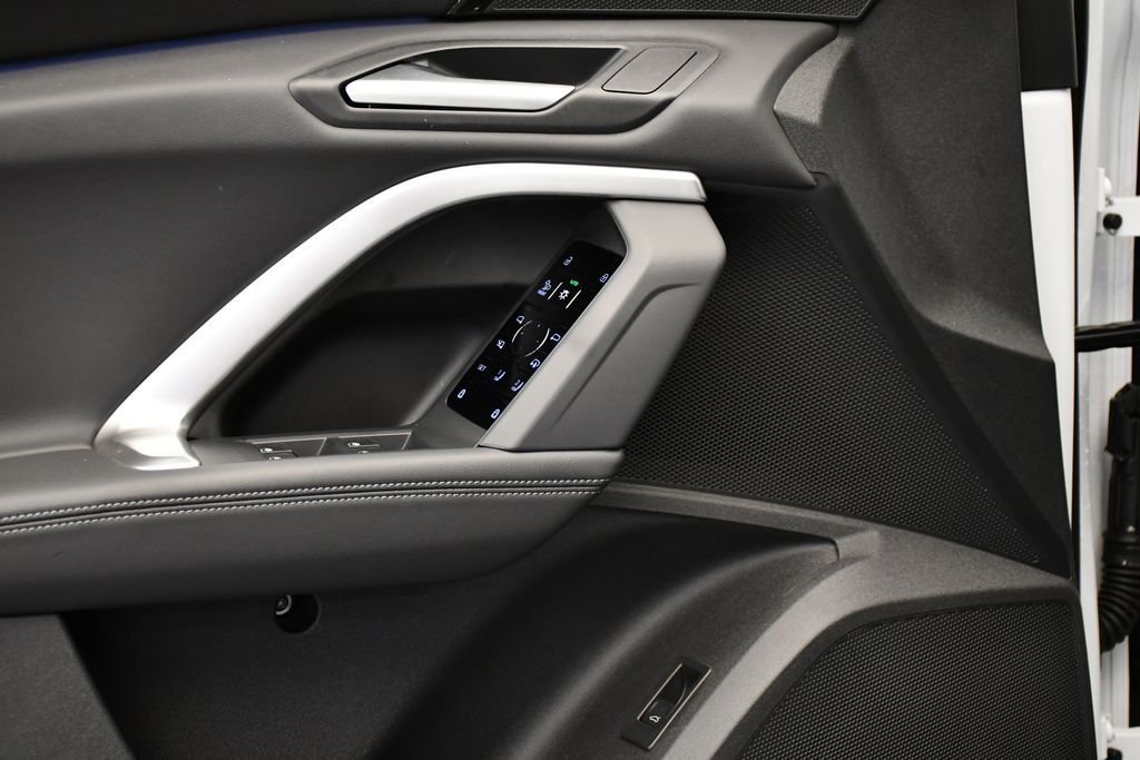 Thumbnail: 2025 Audi Q5 - 31