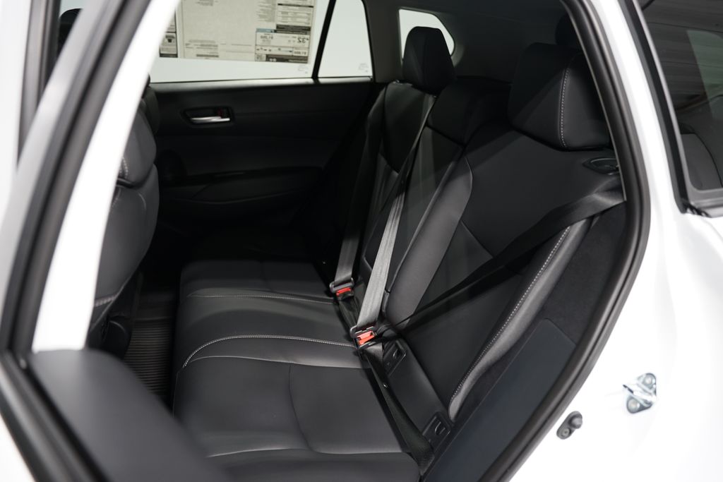 2025 Toyota Corolla Cross XLE 28