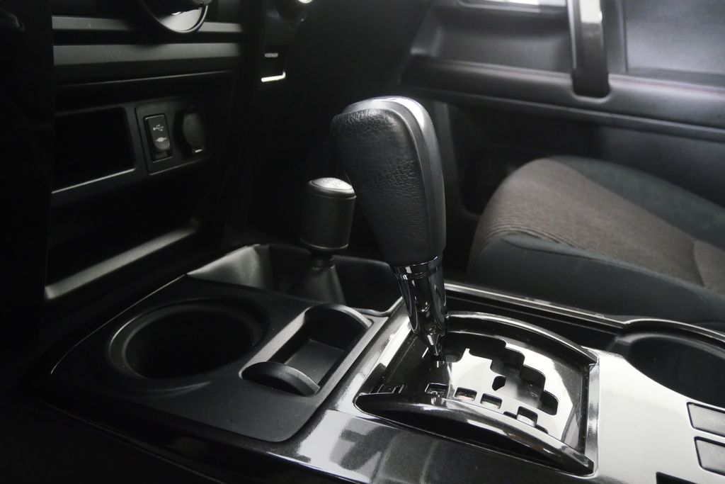 Thumbnail: 2014 Toyota 4Runner - 26