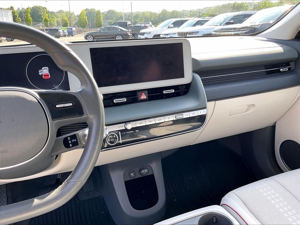 2022 Hyundai IONIQ 5 — photo 18