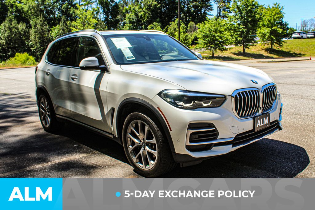 Used 2022 White BMW sDrive40i image 4