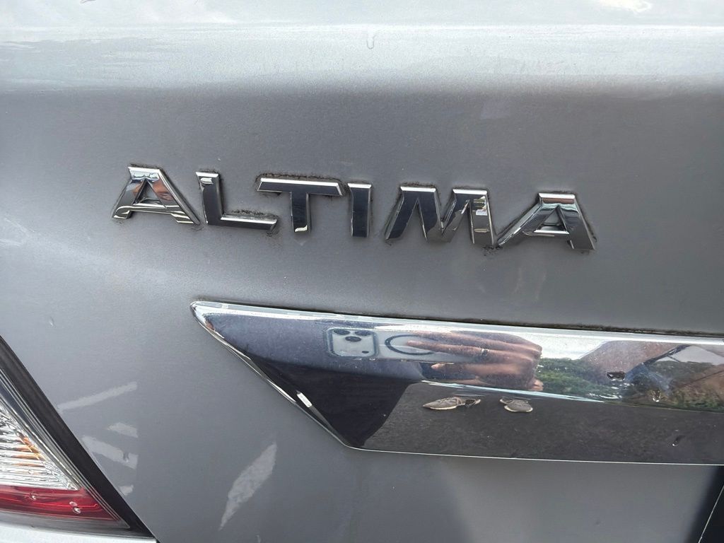 Used 2015 Silver Nissan 2.5 SV image 8