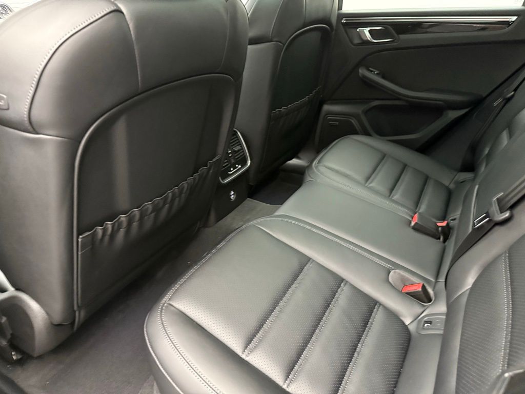 Thumbnail: 2026 Porsche Macan - 22