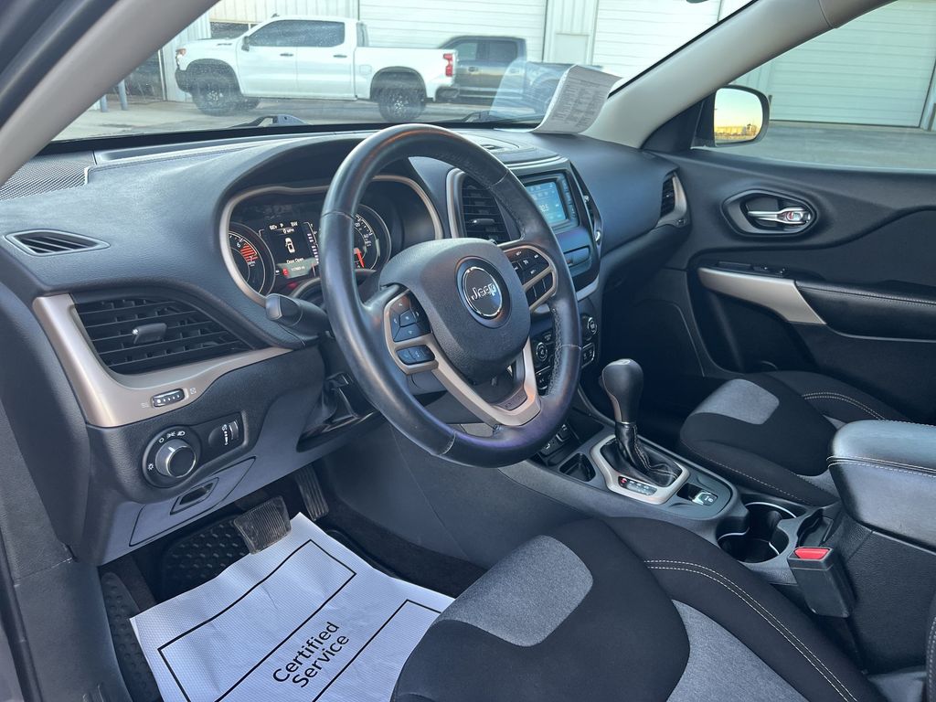 2017 Jeep Cherokee Sport 10