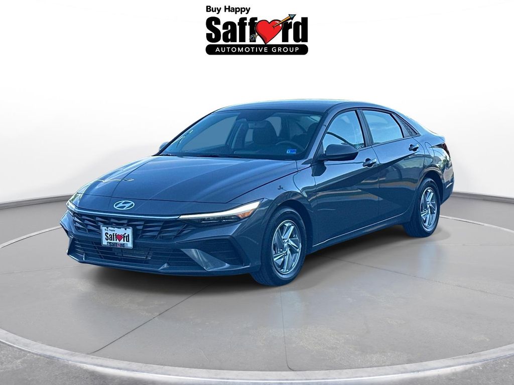 2024 Hyundai Elantra SE
