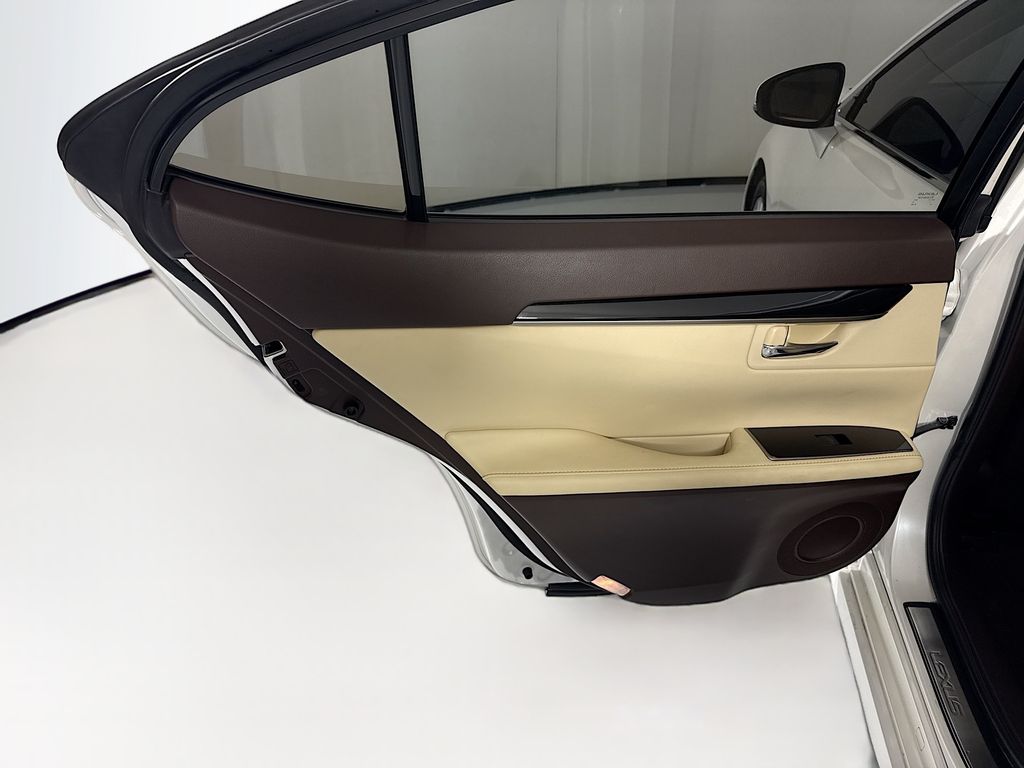 Thumbnail: 2016 Lexus ES - 26