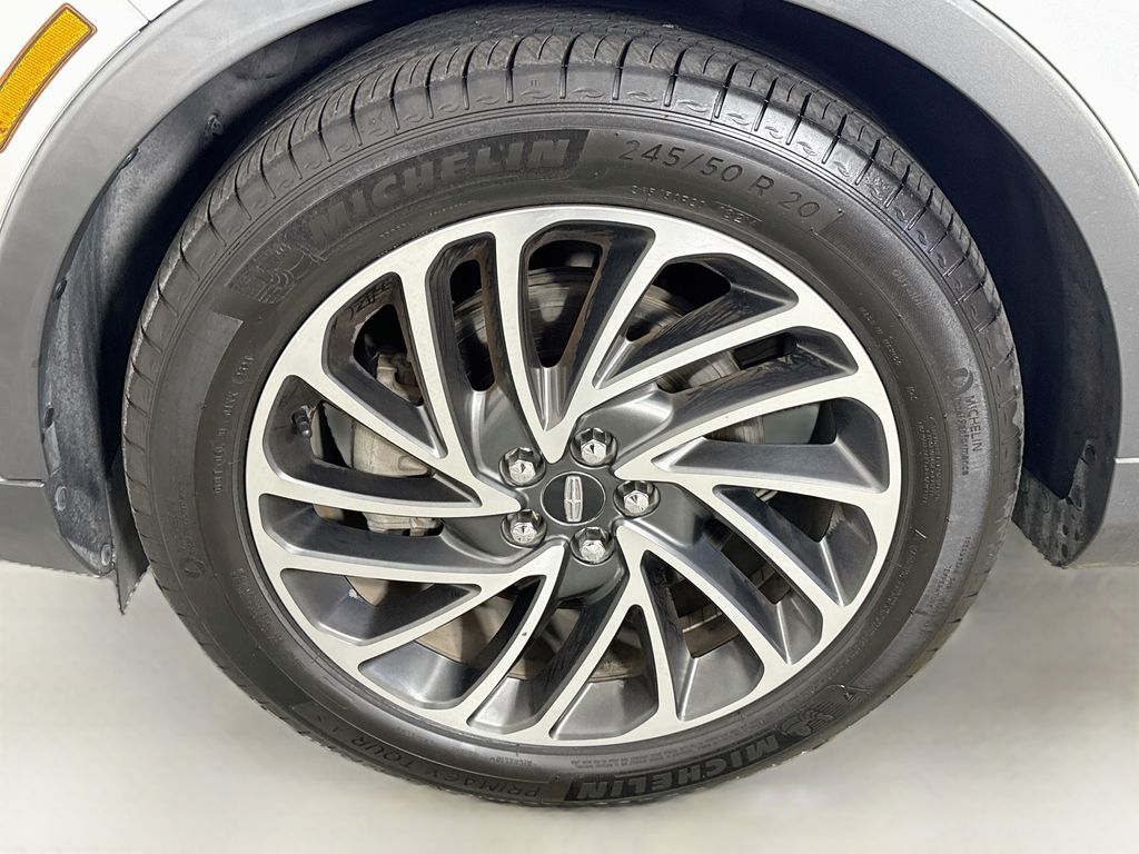 Thumbnail: 2019 Lincoln Nautilus - 32