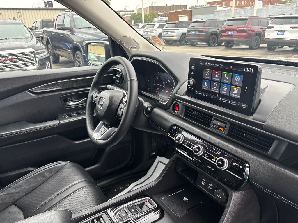 Used 2025 Honda Pilot SUV