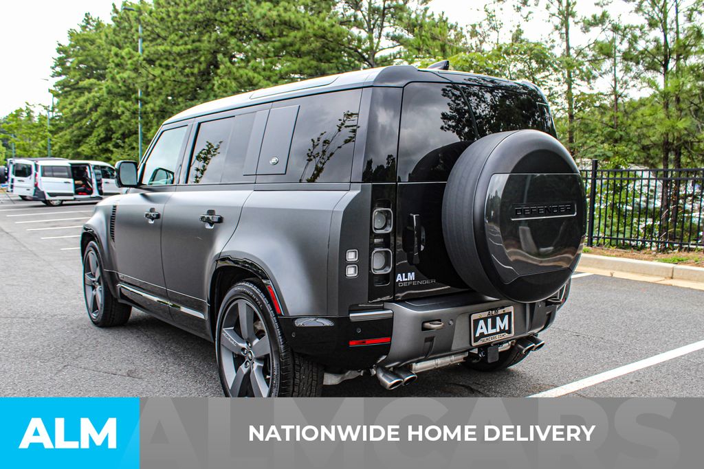 Used 2023 Gray Land Rover Carpathian Edition image 4