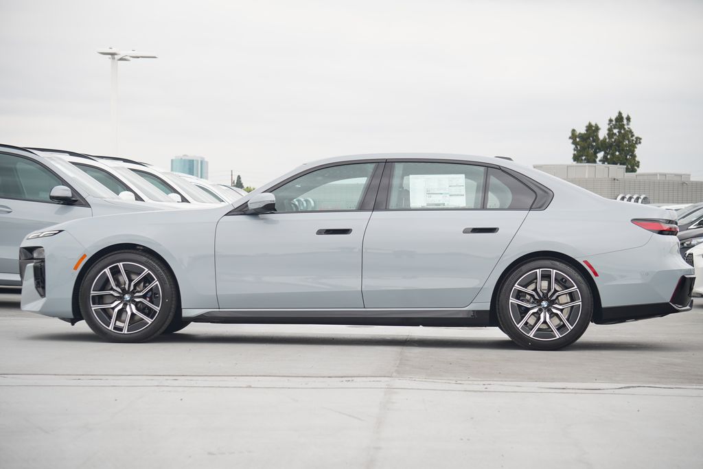 Thumbnail: 2025 BMW 7 Series - 4