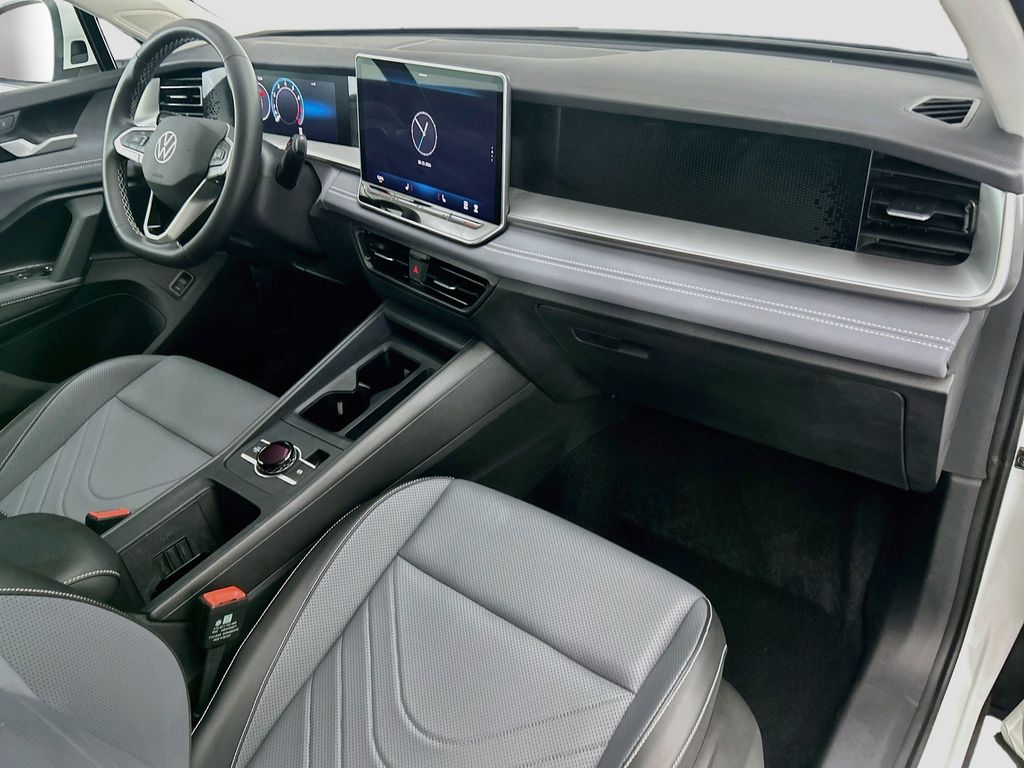 Thumbnail: 2025 Volkswagen Tiguan - 15