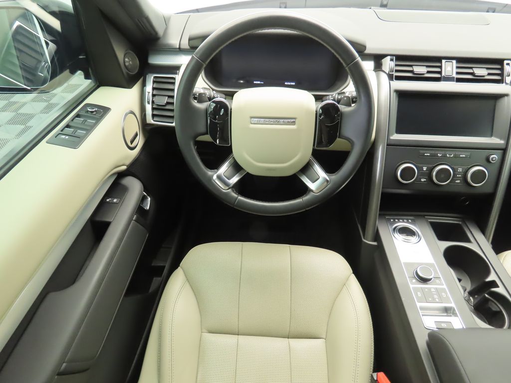2020 Land Rover Discovery Landmark Edition 10