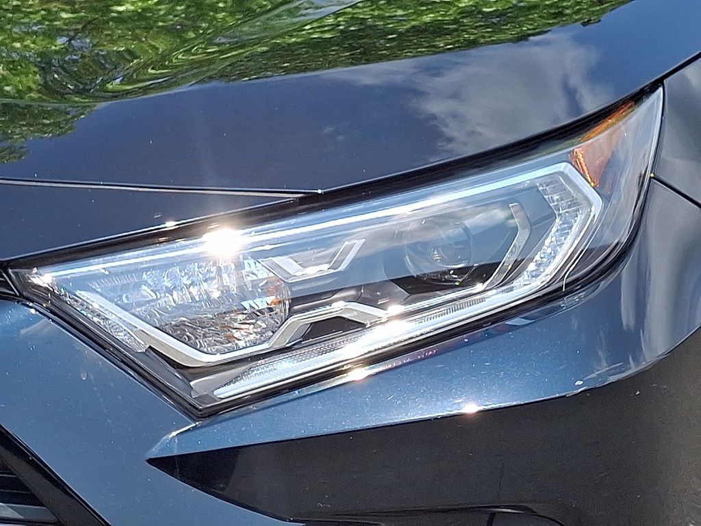 2021 Toyota RAV4 XLE 9
