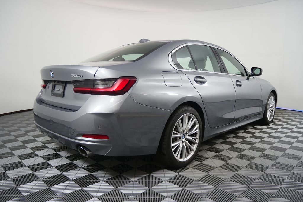 Thumbnail: 2024 BMW 3 Series - 3