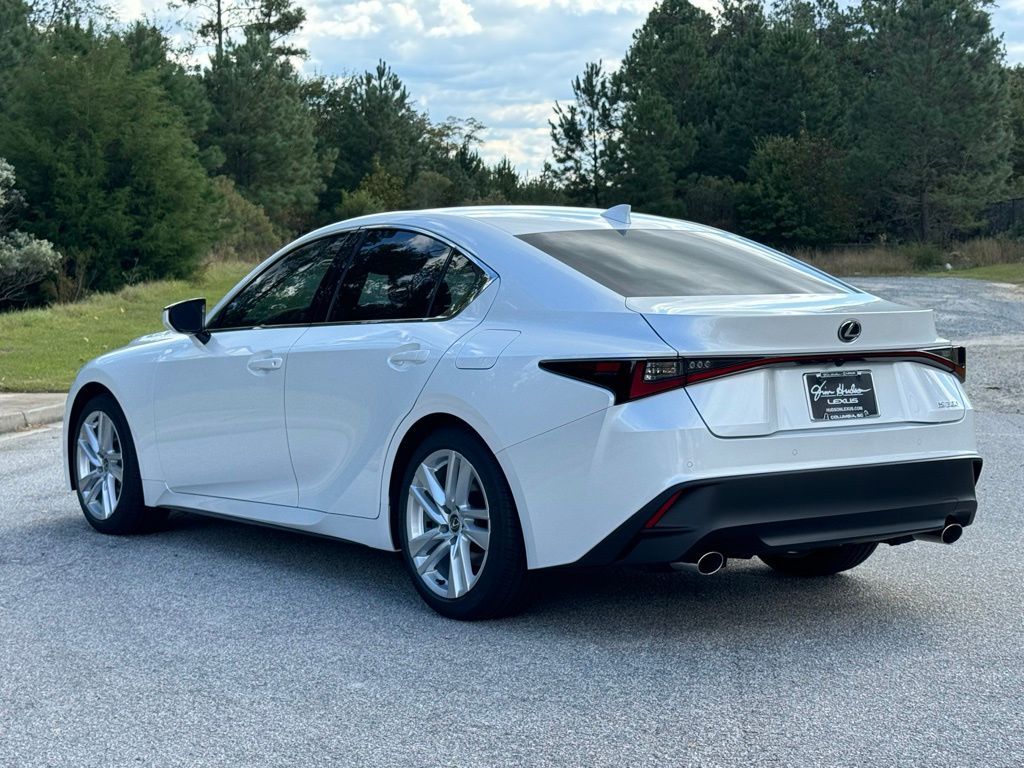 2024 Lexus IS 300 11