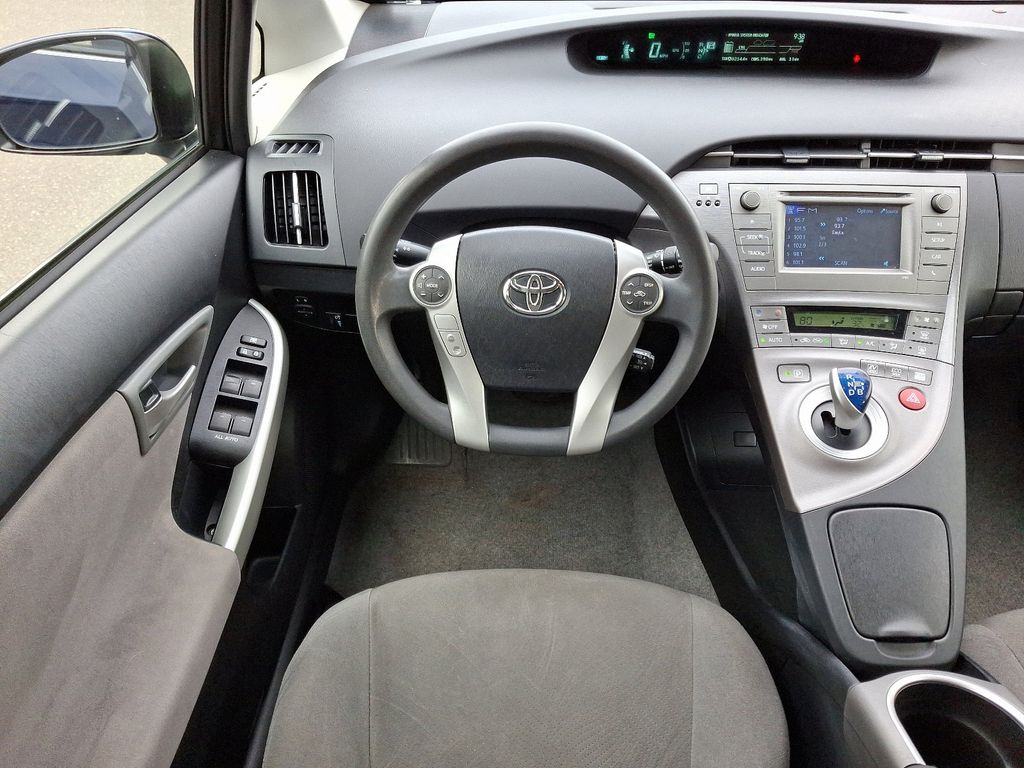 2014 Toyota Prius Two 11