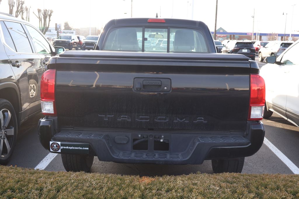 Thumbnail: 2016 Toyota Tacoma - 8