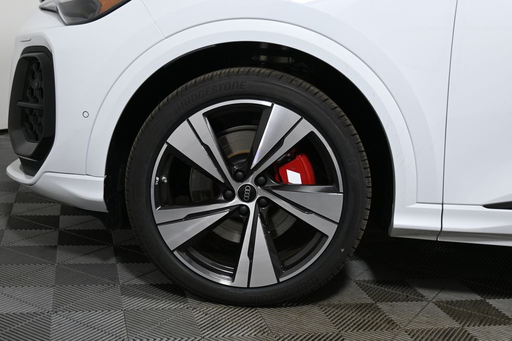 Thumbnail: 2025 Audi SQ5 - 11