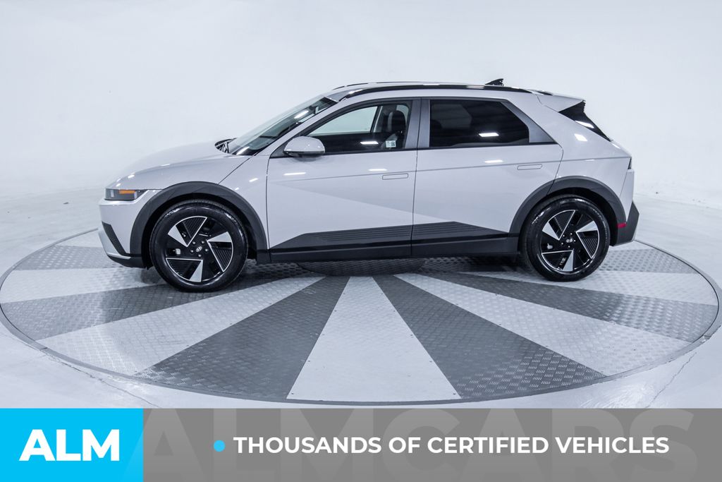 Used 2025 Gray Hyundai SEL image 4