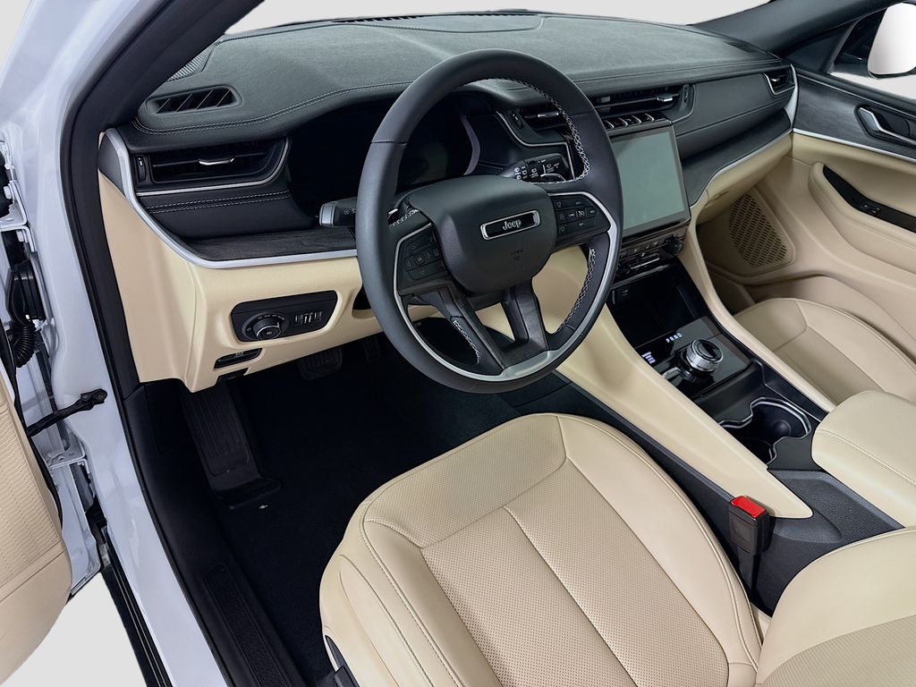 Thumbnail: 2025 Jeep Grand Cherokee L - 9