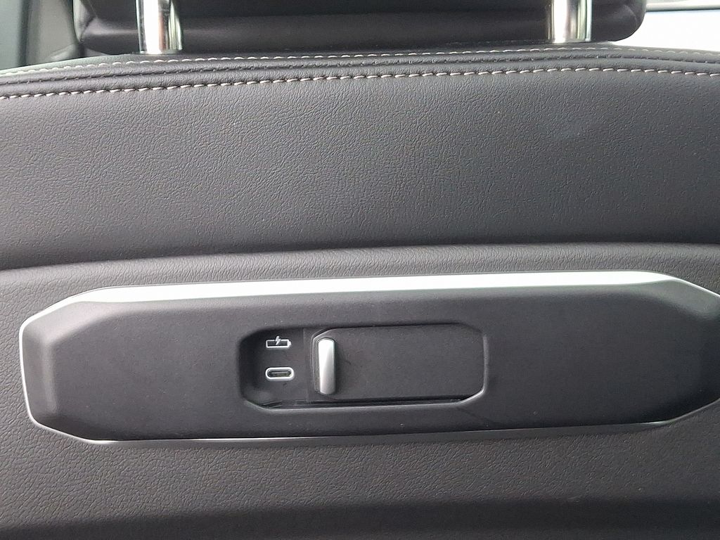 Thumbnail: 2026 BMW X5 - 12