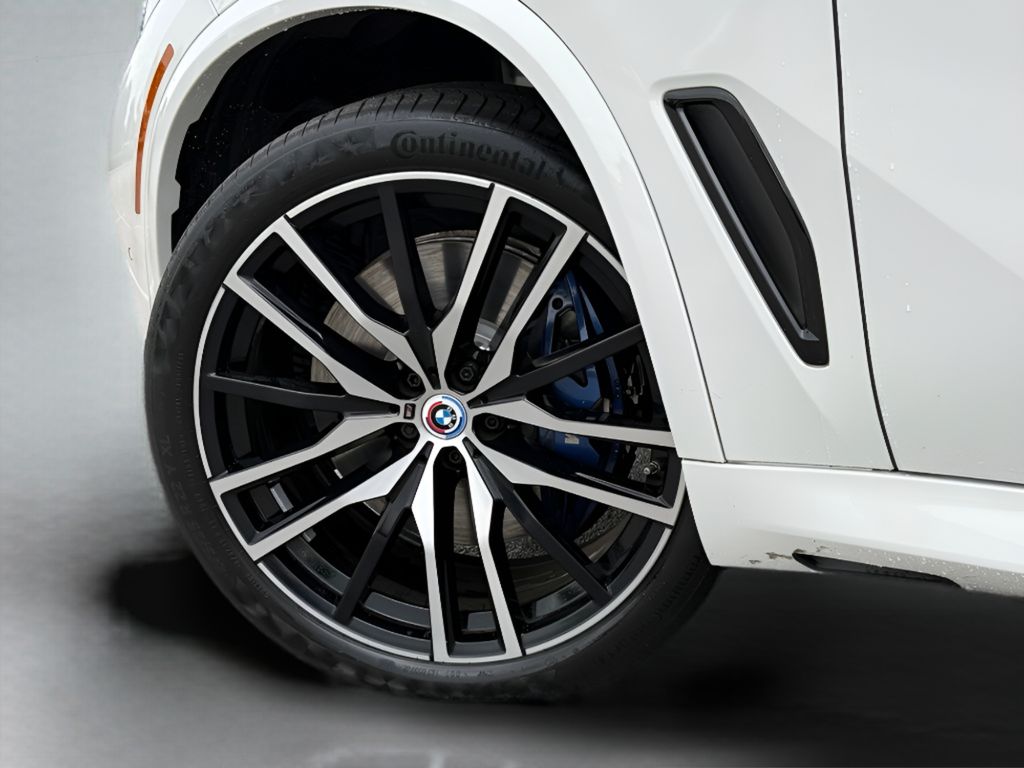Used 2022 White BMW M50i image 9