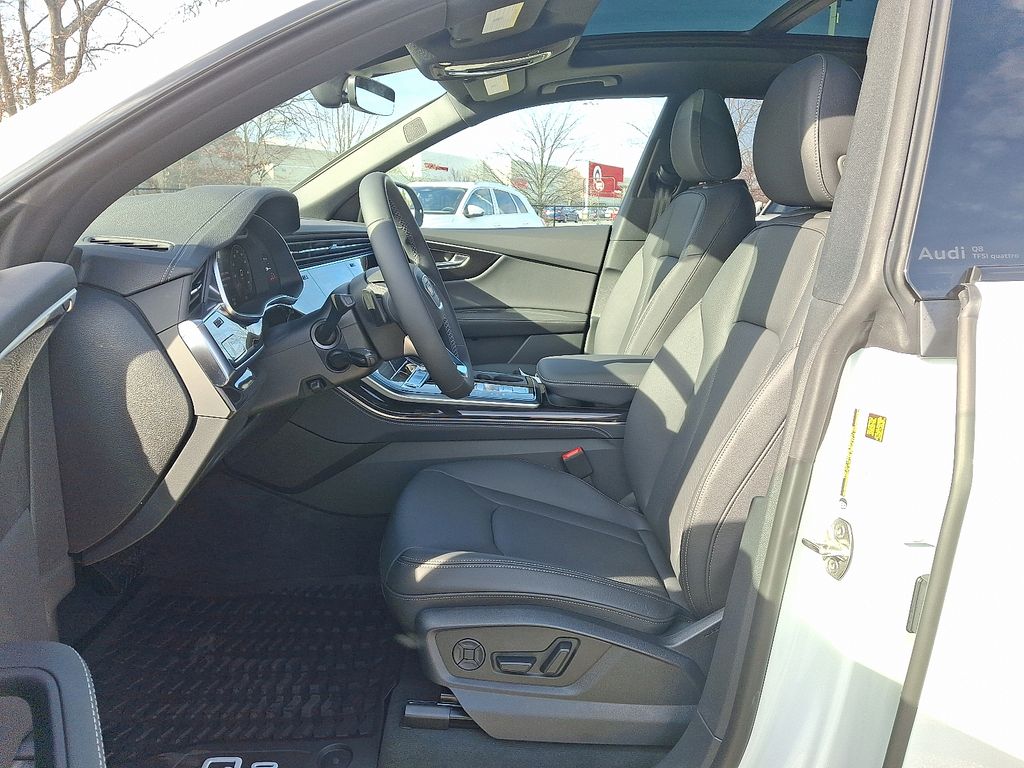 Thumbnail: 2026 Audi Q8 - 6