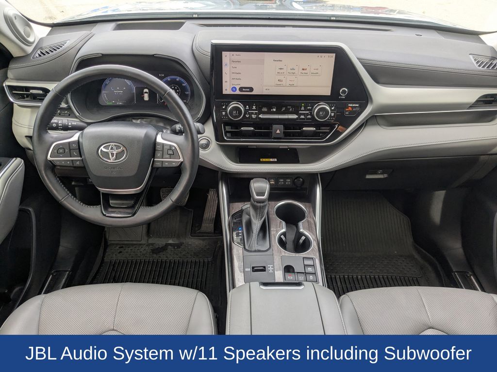 2023 Toyota Highlander Hybrid Platinum