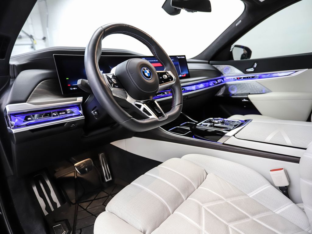 2024 BMW i7 M70 10