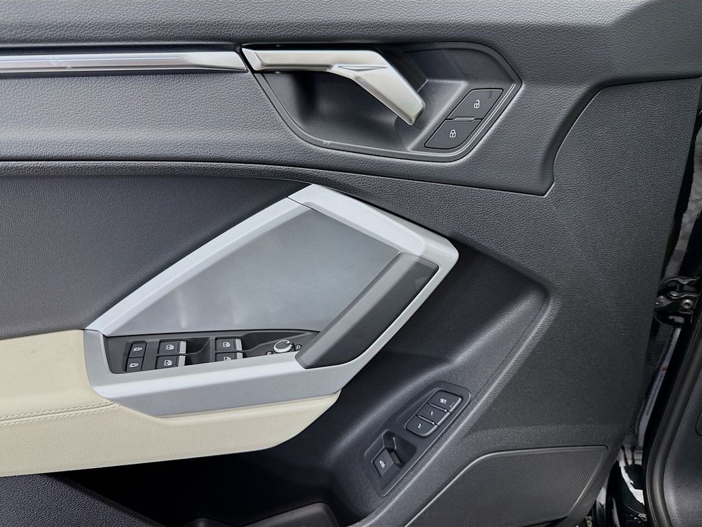 Thumbnail: 2025 Audi Q3 - 23