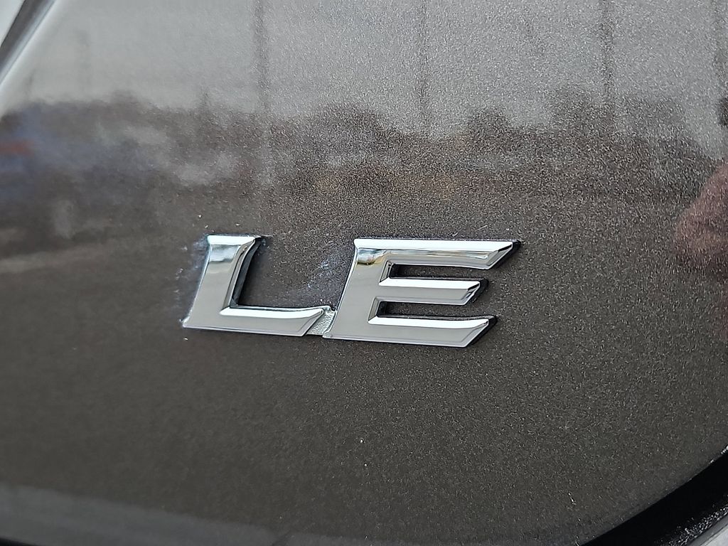 Thumbnail: 2018 Toyota Camry - 30